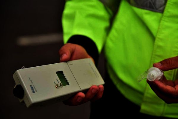 Lege adoptată: Șoferii prinşi băuţi sau drogaţi la volan vor rămâne 10 ani fără permis