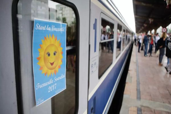 Programul "Trenurile Soarelui" a început. Câte garnituri vor duce turiștii pe litoral, în această vară