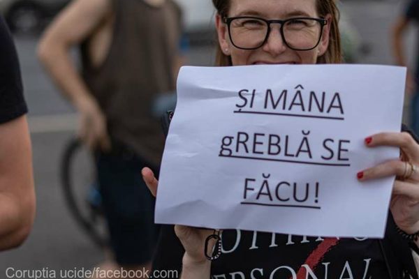 Protest în Piaţa Victoriei pentru a patra zi