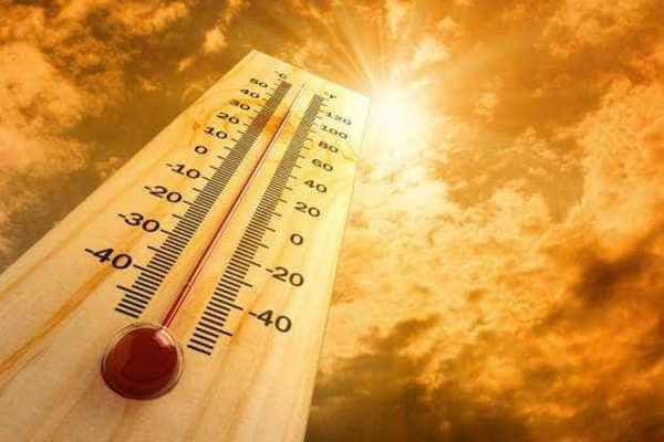 VAL DE CANICULĂ SUFOCANȚĂ ÎN ROMÂNIA ÎN URMĂTOAREA LUNĂ. METEOROLOGII AVERTIZEAZĂ ASUPRA TEMPERATURILOR EXTREME  