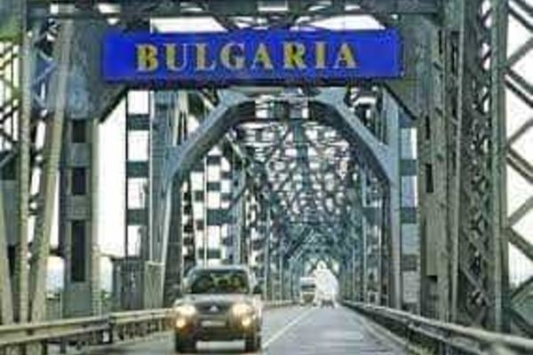 Circulație afectată spre Bulgaria din cauza vremii. Traversarea cu bacul Bechet–Oryahovo, oprită temporar