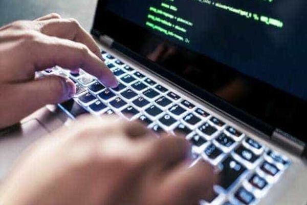 FRAUDE TELEFONICE ȘI ȘANTAJ CIBERNETIC: ANTREPRENORII, ȚINTE TOT MAI VULNERABILE ALE INFRACȚIUNILOR DIGITALE