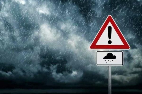 Cod galben de ploaie și polei în București și în mai multe județe. Anunțul meteorologilor