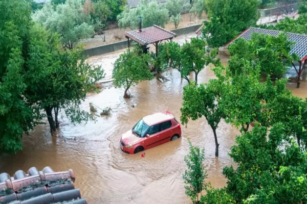 PREDOIU ȘI BOLOJAN, ACUZAȚI CĂ IGNORĂ DRAMELE ROMÂNILOR AFECTAȚI DE INUNDAȚII