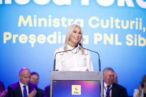 RALUCA TURCAN: ”NICOLAE CIUCĂ ESTE UN BUN FAMILIST CARE MERGE ÎN CONCEDII CU FAMILIA, NU CU APROPIAȚI FINANȚAȚI DE REȚELE DE GRUPURI DE INTERESE”