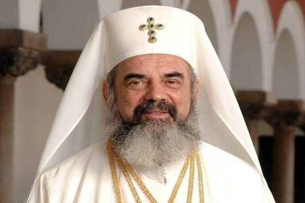 PATRIARHUL DANIEL, MESAJ DE CRĂCIUN: IISUS S-A SMERIT PE SINE PENTRU A ÎNĂLȚA OMENIREA