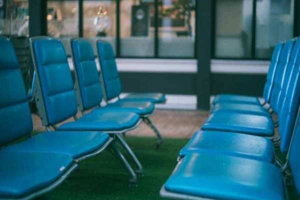 TRAFICANT DE DROGURI DIN EUROPA, PRINS ÎN FLAGRANT ÎN PARCAREA AEROPORTULUI DIN IAȘI