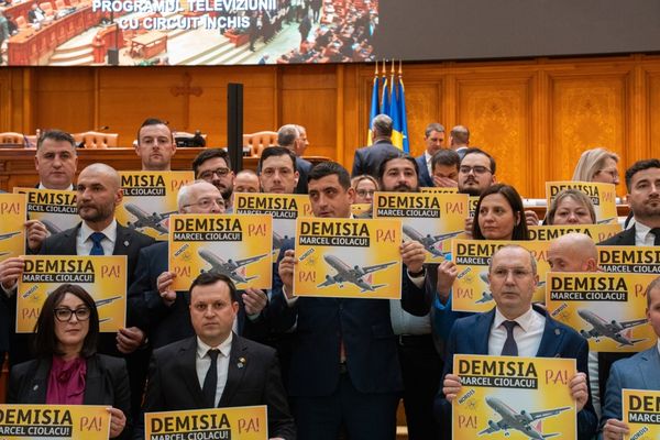 SCANDAL ÎN PARLAMENT: USR ȘI AUR I-AU CERUT DEMISIA LUI CIOLACU ÎN TIMPUL DEZBATERII BUGETULUI PE 2025