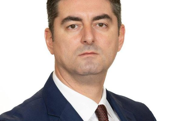 SENATORUL CONSTANTIN-CIPRIAN IACOB (AUR): „FIECARE ZI PIERDUTĂ ÎNSEAMNĂ BANI LIPSĂ PENTRU ROMÂNII VULNERABILI”