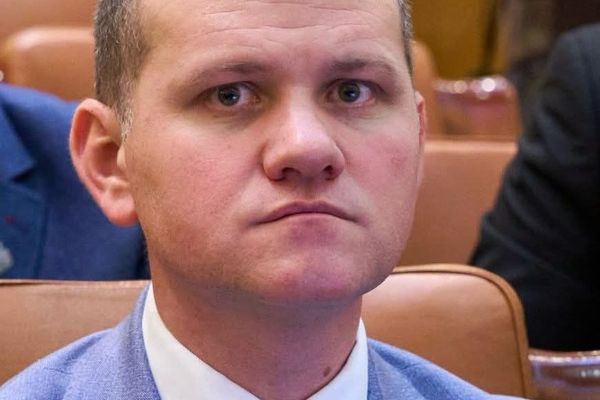 VALERIU MUTEANU (AUR), DEPUTAT DE DÂMBOVIȚA: "INTERDICȚIA LUI GEORGE SIMION ÎN MOLDOVA ARE EXECUTORI LA CHIȘINĂU ȘI COMANDITARI LA BUCUREȘTI"
