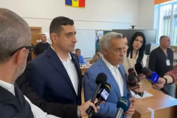 CĂLIN GEORGESCU, ALĂTURI DE GEORGE SIMION LA SECȚIA DE VOTARE -  MESAJ CRUCIAL PENTRU ROMÂNI: ”SĂ FIM MULȚI LA VOT ȘI VOM FI PUTERNICI”
