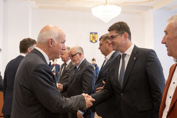 SENATOR AUR: ROMÂNIA ȘI REPUBLICA CEHĂ CONSOLIDEAZĂ COOPERAREA ÎN DOMENIUL APĂRĂRII ȘI SECURITĂȚII NAȚIONALE