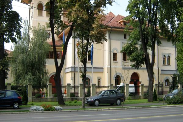 AFACERILE FĂCUTE DE STAT SUB OCHII LUI BOLOJAN. GAȘCA PDL-ISTĂ CARE L-A ÎNSCĂUNAT LA CONDUCEREA GUVERNULUI A ȘTIUT DE TOATE COMBINAȚIILE FĂCUTE CU PALATUL KISELEFF