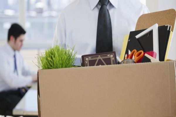 CEL MAI MARE EXOD DE FUNCȚIONARI FEDERALI DIN ULTIMELE DECENII: 150.000 DE ANGAJAȚI PLEACĂ DIN ADMINISTRAȚIA TRUMP CONTRA COST