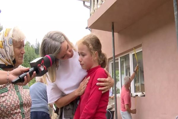 CRISTELA GEORGESCU, ÎN MIJLOCUL SINISTRAȚILOR DE LA INUNDAȚII. MESAJ DE SUFLET PENTRU COPIII DE LA BROȘTENI - VIDEO