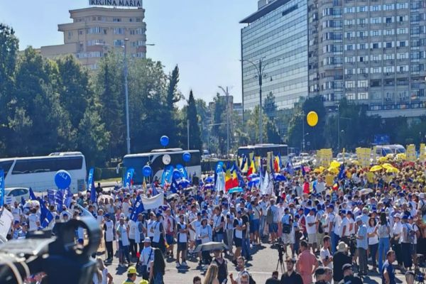 PROTESTUL PROFESORILOR. SINDICALIȘTII SPUN CĂ MÂINE DIMINEAȚĂ DASCĂLII VOR FI PREZENȚI LA CLASE, DAR NU SE VOR FACE ORE