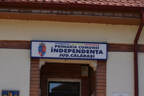 UN PRIMAR DIN CĂLĂRAȘI ÎȘI TAIE SALARIUL ȘI CERE ELIMINAREA FUNCȚIEI DE VICEPRIMAR, ÎN NUMELE AUSTERITĂȚII