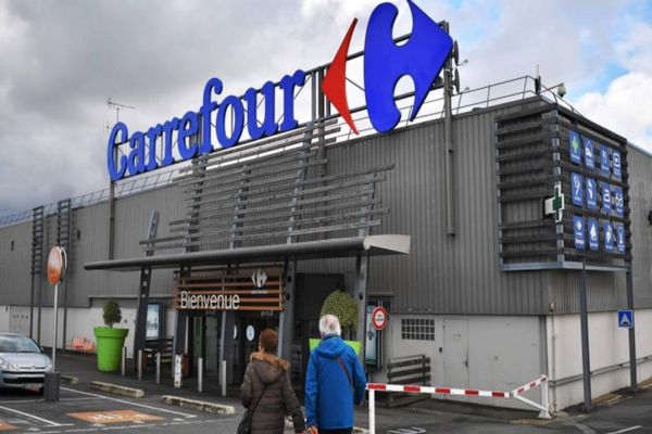 Carrefour ia în calcul vânzarea operațiunilor din Polonia, după mai multe retrageri din Europa