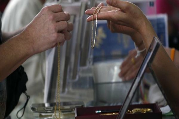 PREȚUL AURULUI A DEPĂȘIT PENTRU PRIMA DATĂ PRAGUL DE 4.000 DE DOLARI