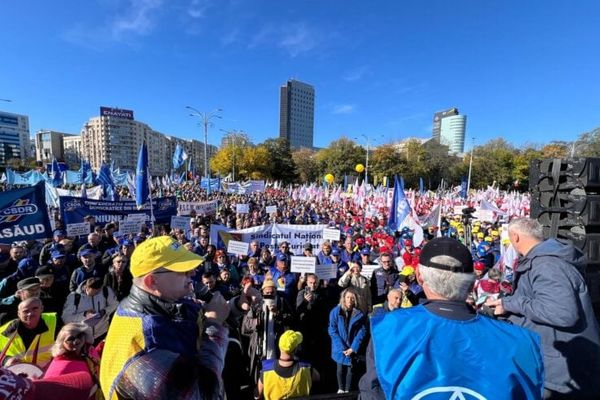 Sindicatul SANITAS Dâmbovița, în stradă la protestul național din Piața Victoriei: „Munca trebuie respectată, nu amânată”
