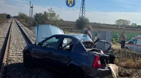 Accident feroviar mortal la Găești: un bărbat de 55 de ani a murit după ce mașina sa a fost lovită de un tren de călători