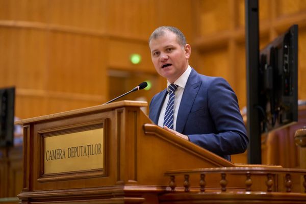 Ucraina reduce drastic numărul liceelor cu predare în limba română. Deputat AUR cere reacția urgentă a României