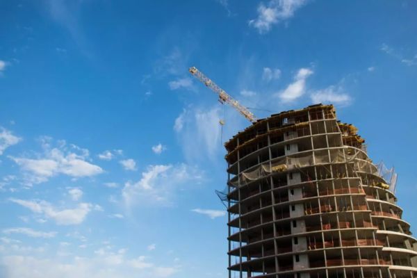 România, din nou pe lista neagră. Robert de Niro construiește hoteluri în toată Europa de Est, dar evită țara noastră