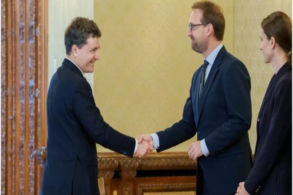 Frtitz merge cu Nicușor Dan la Paris, după eșecul la Capitală