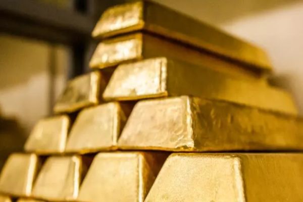 Prețul aurului şi al argintului şi-a revenit marţi, după prăbuşirea istorică recentă