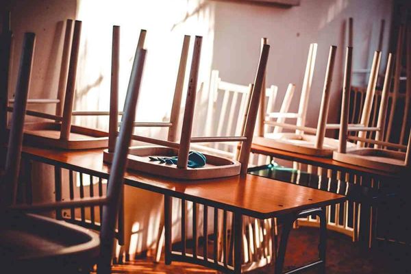 Cursuri suspendate pentru aproape 500 de elevi din cauza vremii nefavorabile