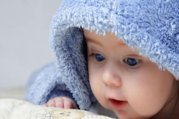 Nume de copii interzise în lume. Ce nu au voie părinții din Franța, Suedia, Japonia sau Marea Britanie