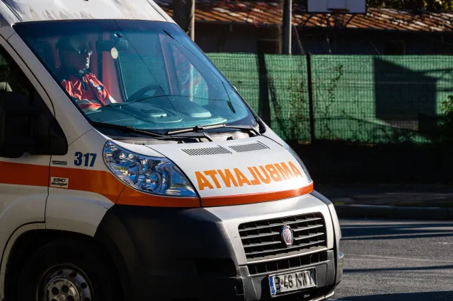 Coliziune între două autoturisme în fața Primăriei Ulmi, vineri dimineață
