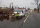 Căruță făcută praf de o dubă