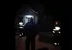 Nemulțumit că nu are asfalt pe uliță, un bărbat băut s-a urcat pe școală și a amenințat că se aruncă