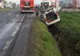 Șofer de 75 de ani rănit, după ce a ajuns cu mașina în șanț