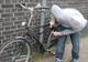 Un hoț, "specializat" în furtul de biciclete, a fost prins de polițiștii dâmbovițeni