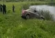 (video) A avut noroc cu jandarmii. Plecase la pescuit dar era să ajungă cu tot cu mașină în lac, la Răzvad