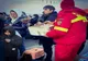 O nouă misiune a pompierilor dâmbovițeni în sprijinul refugiaților din Ucraina. “Noi încercăm să le alinăm puțin suferința.”