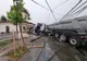 Dâmbovița. Un TIR scăpat de sub control a intrat în capela unei biserici, după ce a dărâmat un gard de beton și un stâlp