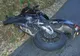 Motociclist, la un pas de moarte în Dâmbovița! Rănit după ce a căzut de pe motor