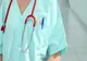 Dâmboviţa. Un fals medic arestat după ce pretindea sume mari de bani și bijuterii pentru servicii fictive