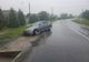 Ploaia face pagube. A ajuns în șanț, după ce a derapat pe asfaltul ud