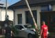 Update|Stâlp de electricitate aproape doborât de o mașină, la Târgoviște.Șoferul consumase droguri