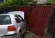 Dâmboviţa. A intrat cu maşina în gardul unei gospodării, după care a fugit de la locul faptei